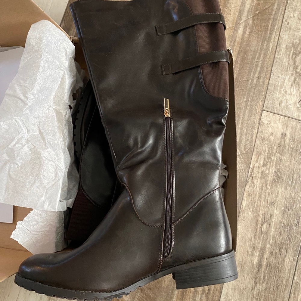 Women’s Avenue brand riding boots. Size 12WW
